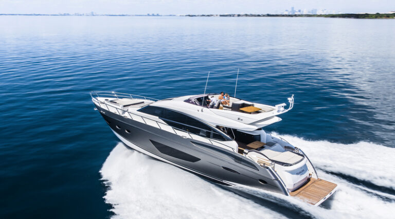 Princess S72 Yacht - aft view-001