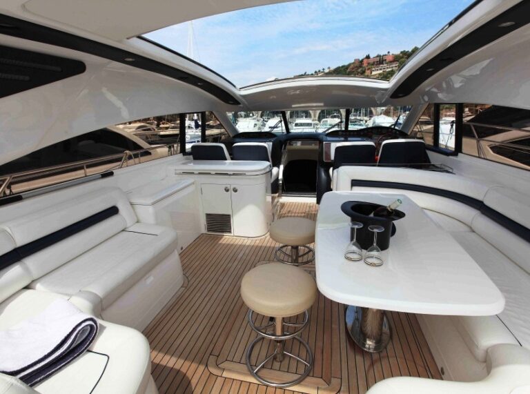 Princess Yacht PURA VIDA -  Retractable Hard Top