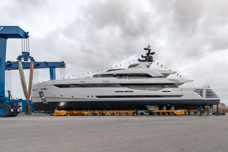 Profile Of Motor Yacht LEL