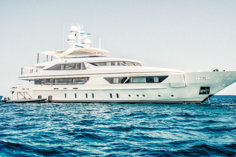 46STEEL LUXURY SUPERYACHT