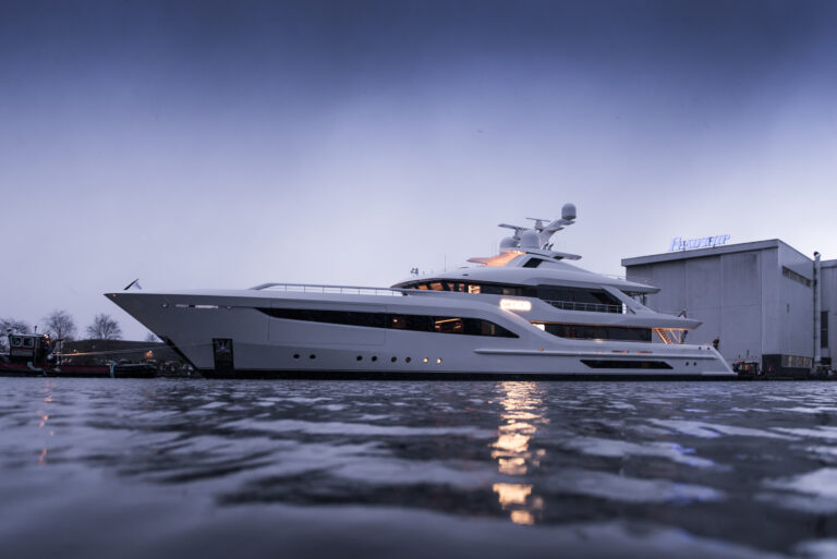Profile Of Yacht SOMNIUM