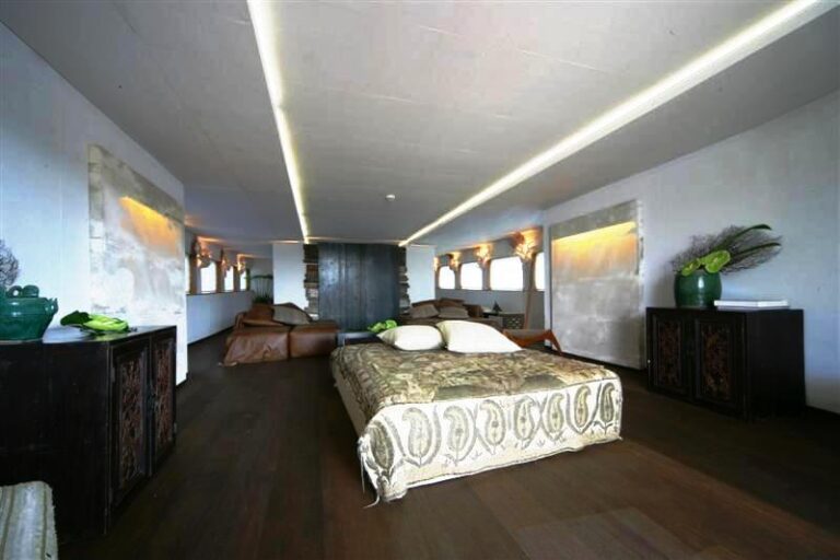 Prometej - Main Saloon 2