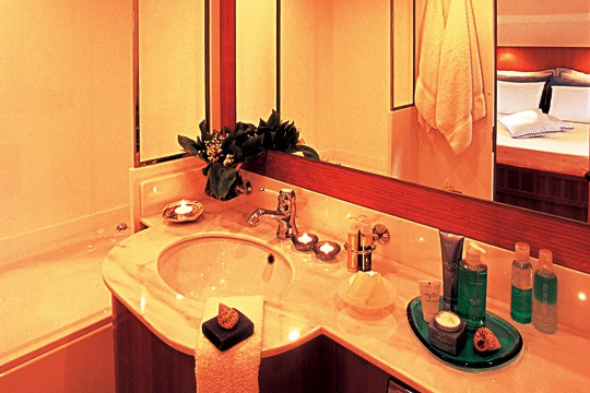 Proteus VIP bathroom