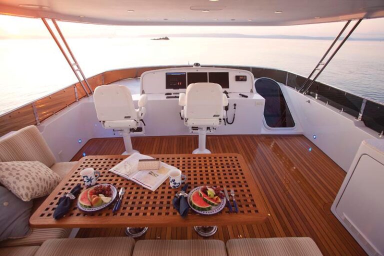 Q74 Superyacht Meriweather FlyBridge