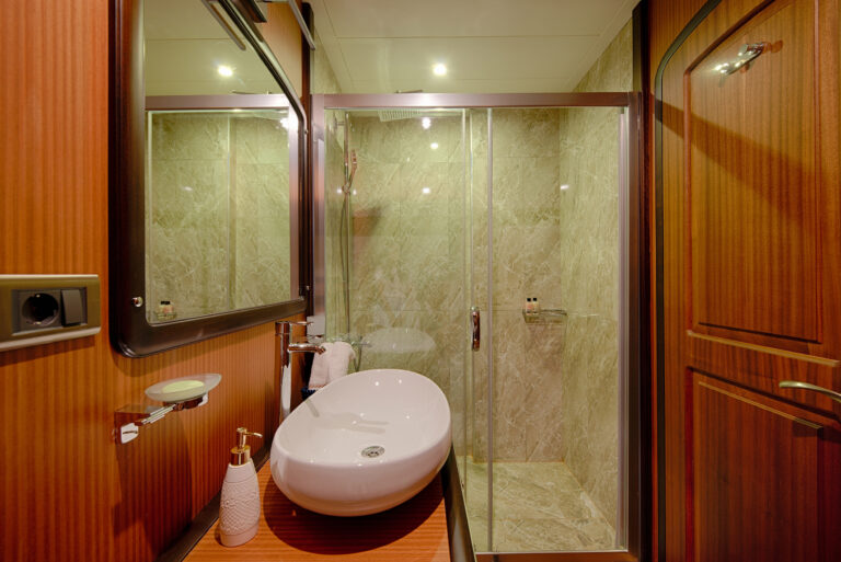 Guest Cabin Bathroom