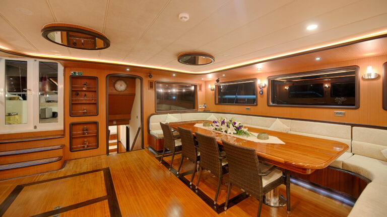 Saloon Dining Area