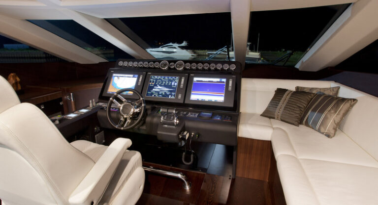 Queen Ekatierina yacht Helm station 001