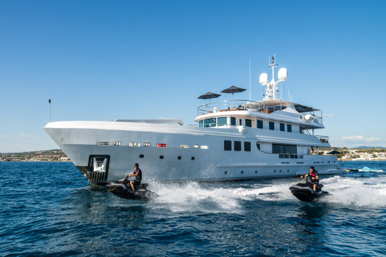 R23 Superyacht