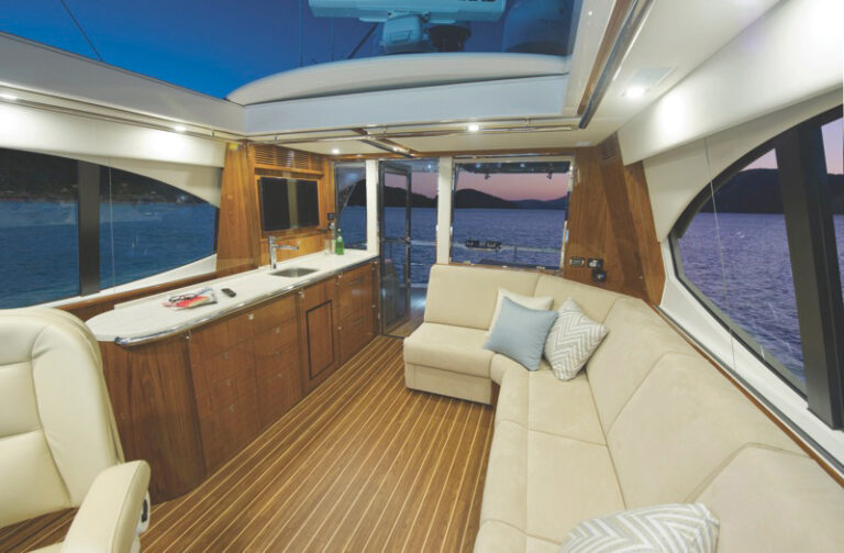 R75 Yacht - Flybridge Sunroof