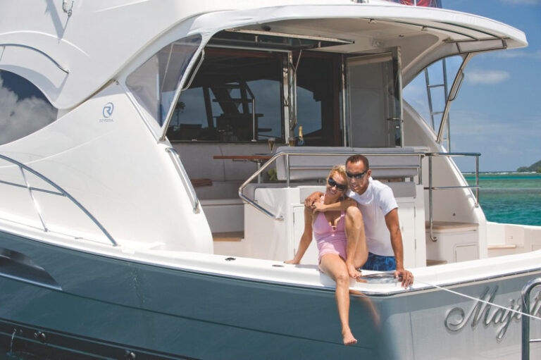 R75 Yacht - aft view