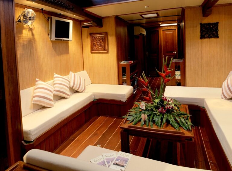 RAJA LAUT Piano Lounge