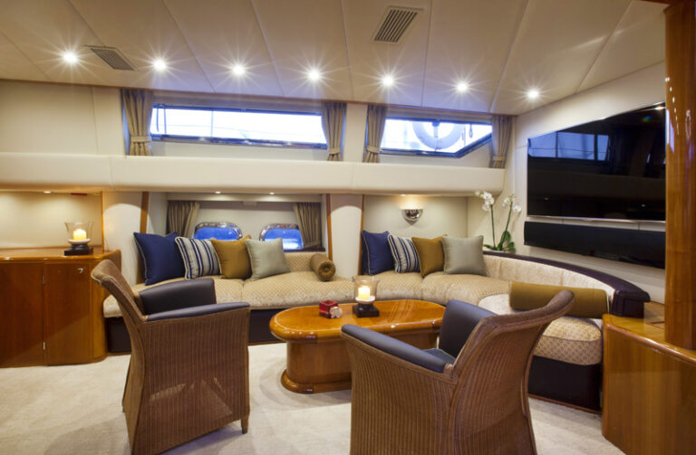 REE Starboard Salon