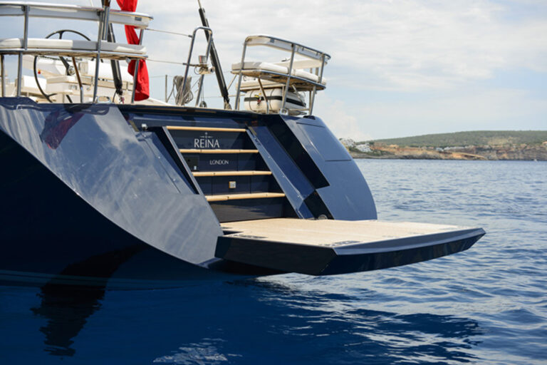 REINA yacht by Oyster - bathing platform