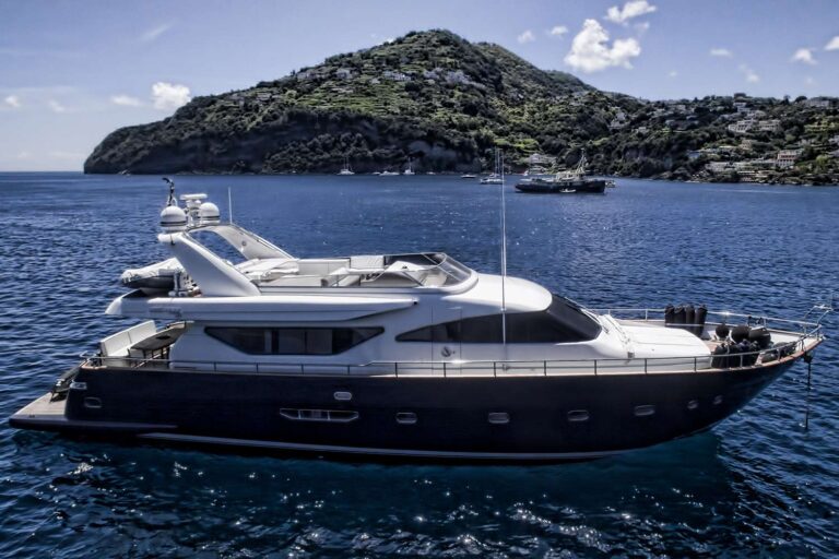 RESILIENCE Yacht