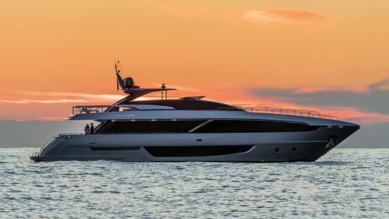 RIVA 100 CORSARO Superyacht