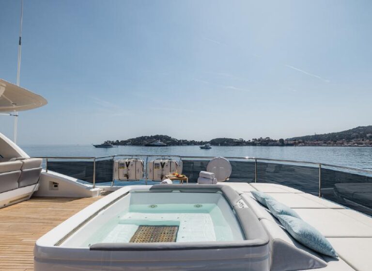 Jacuzzi Pool