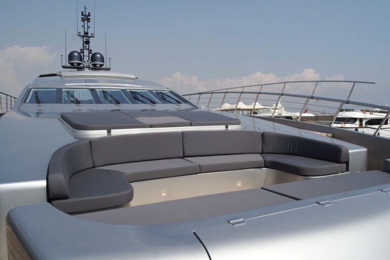 Bow seating