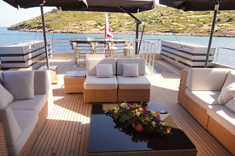 Sundeck view aft