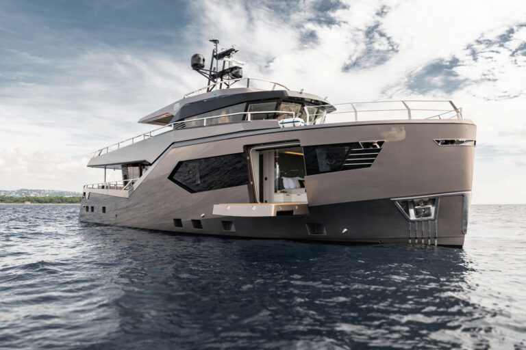 ROCK Explorer Yacht By Vripack