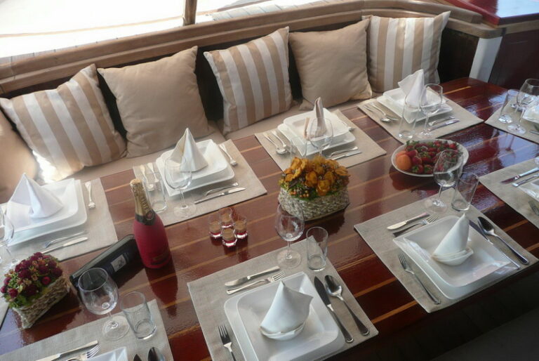 ROMANCA - Alfresco dining