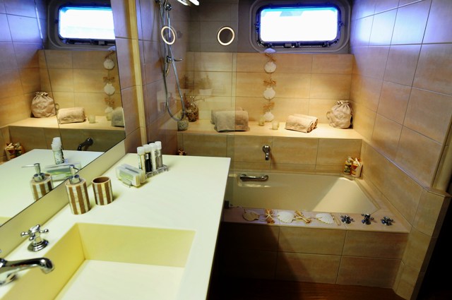 ROSPIYA -  VIP Bathroom