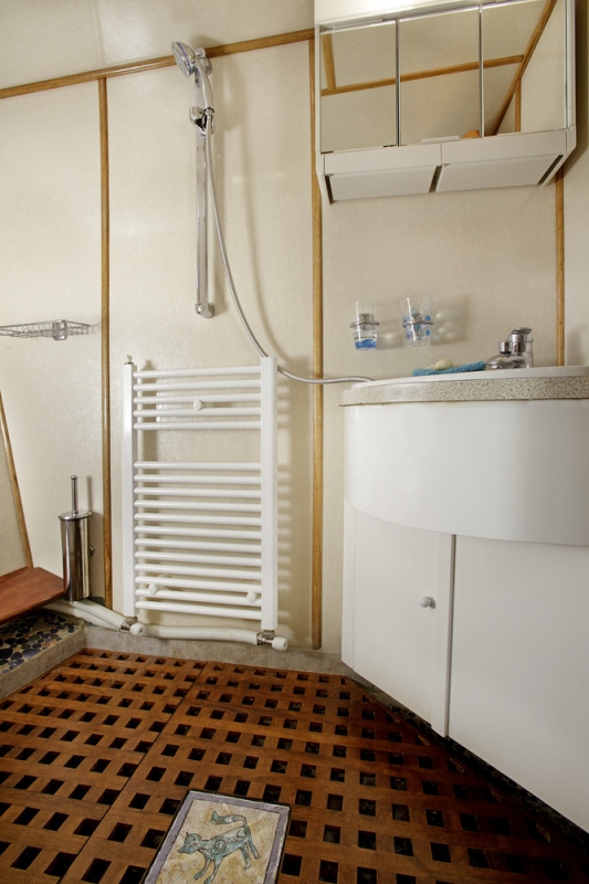 ROTA II yacht - bathroom