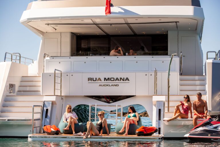 RUA MOANA Haudraulic Swim Deck