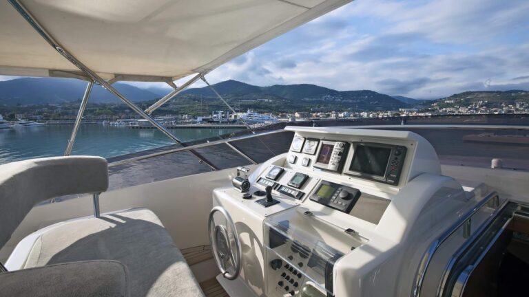 Raised Pilothouse