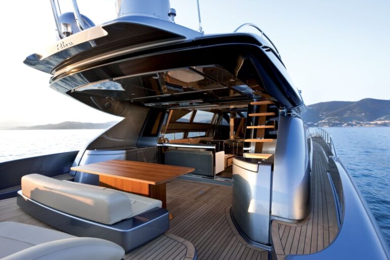Riva 86 Domino MotorYacht Aft