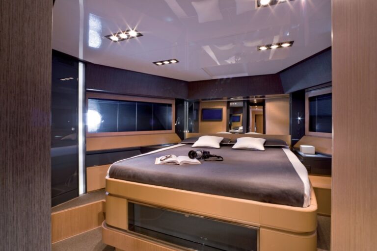 Riva 86 Domino MotorYacht Master Cabin