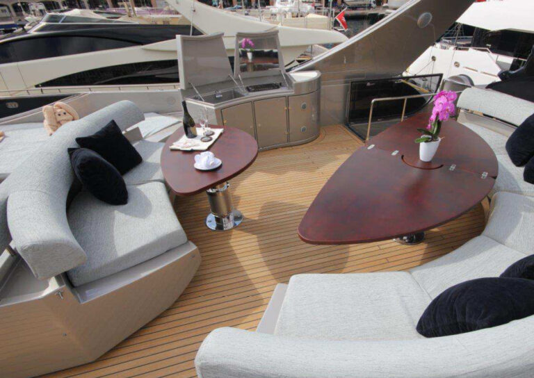 Sundeck dining