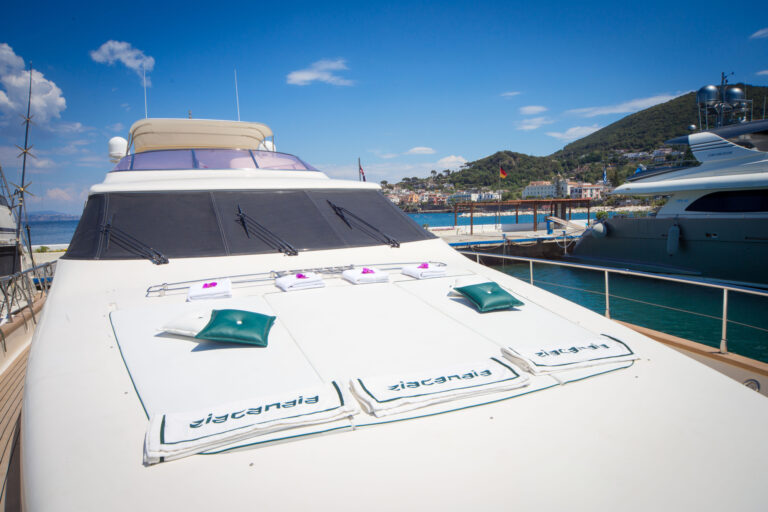 Riva Yacht ZIA CANAIA - Foredeck Sunpads