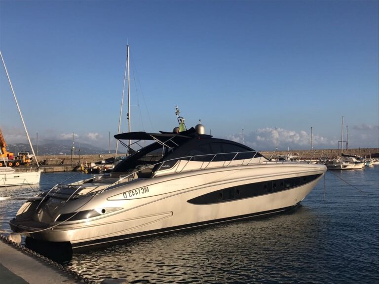 Riva Motor Yacht DIABOLIK - Moored