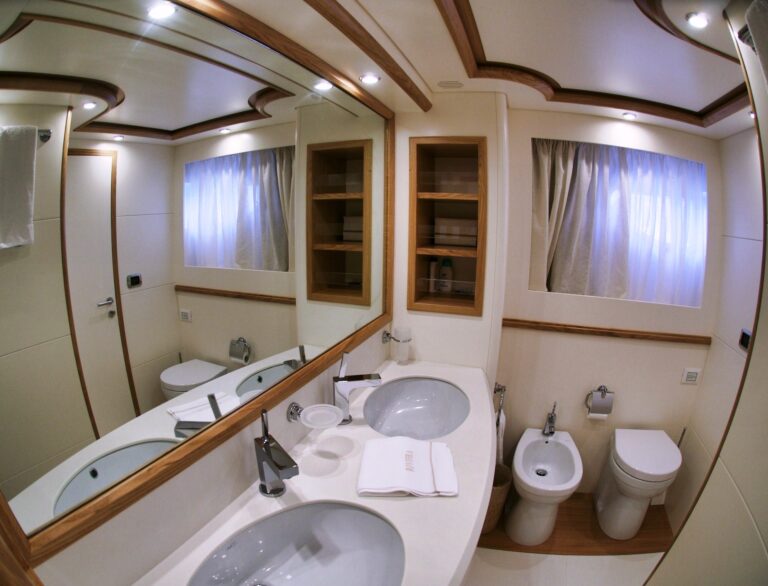 Riviera - Bathroom 2