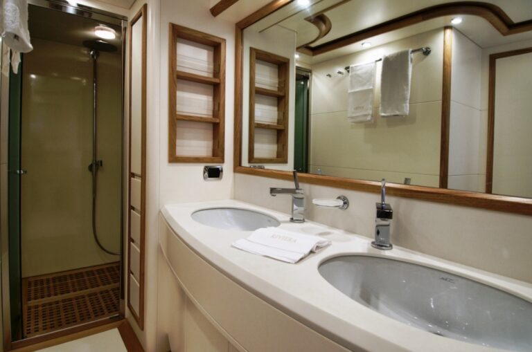 Riviera - Bathroom