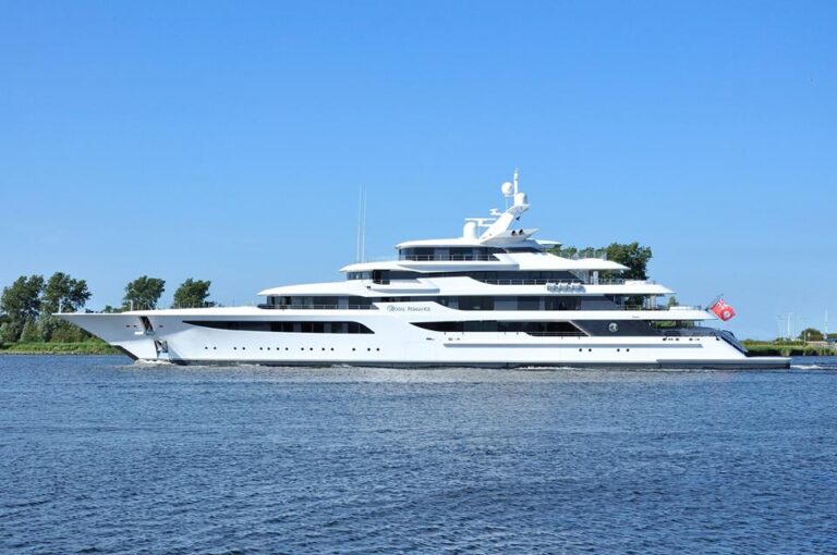 Royal Romance Yacht - Photo by Jan Ramaker and Feadship Fanclub