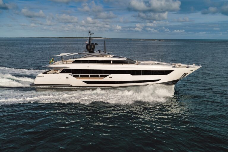 Running Profile Of The Yacht