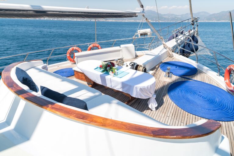 Foredeck Dining