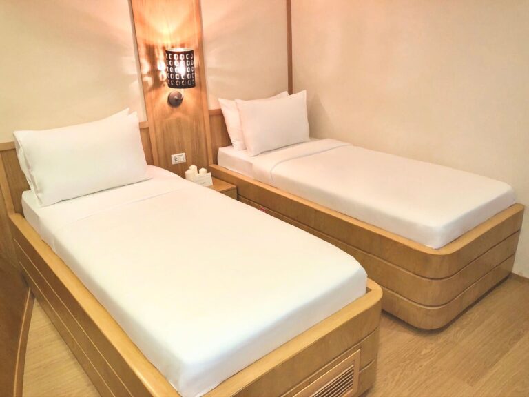 Twin Cabin