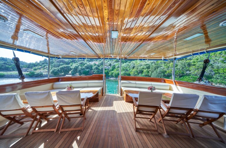 Aft Dining Area