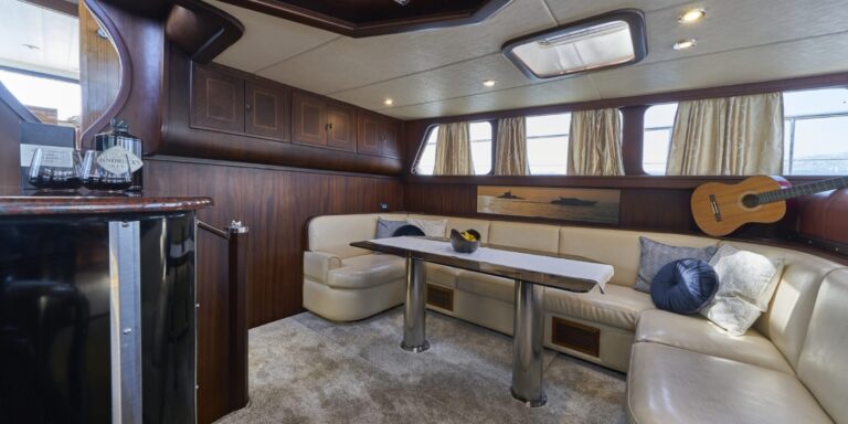 Interior Relaxation Area With Bar
