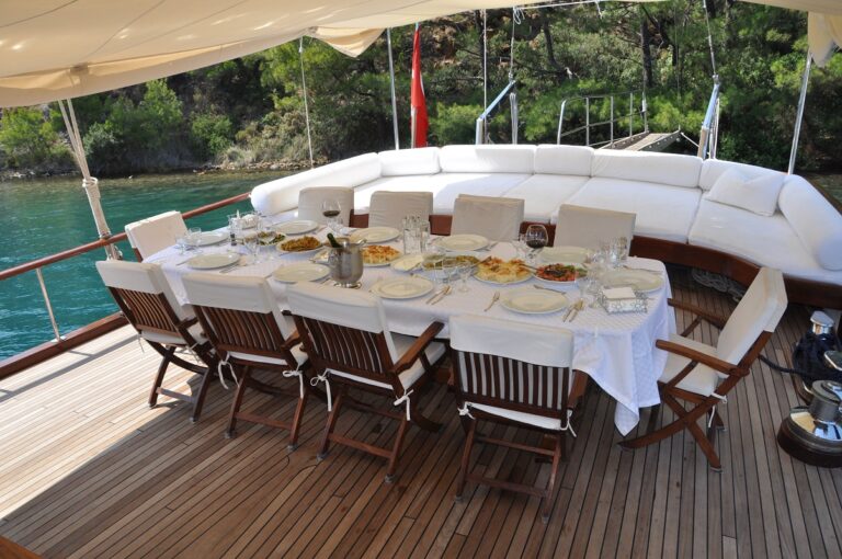 Alfresco Dining
