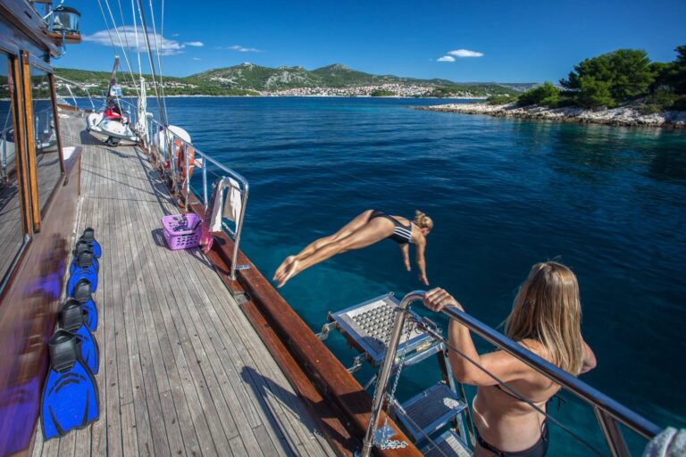 Charter yacht CAPRICORN 1