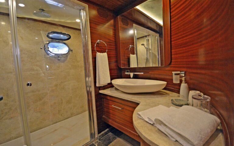 Ensuite Bathroom For Guests