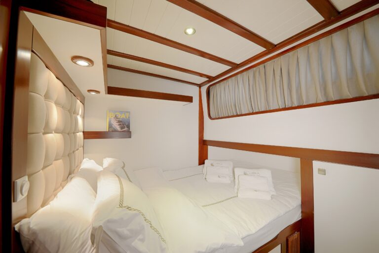 Double guest cabin