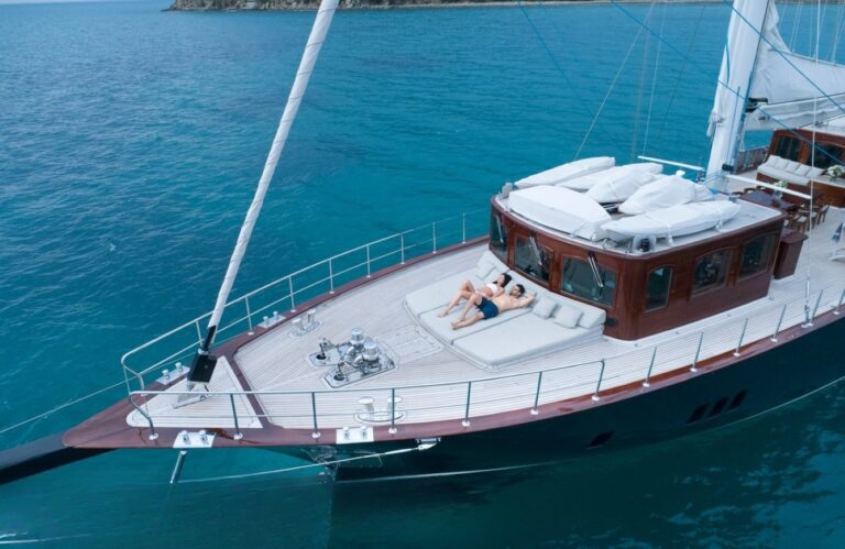 Foredeck Relaxation Area