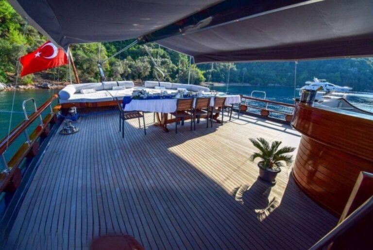 Exterior Relaxation Area With Dining