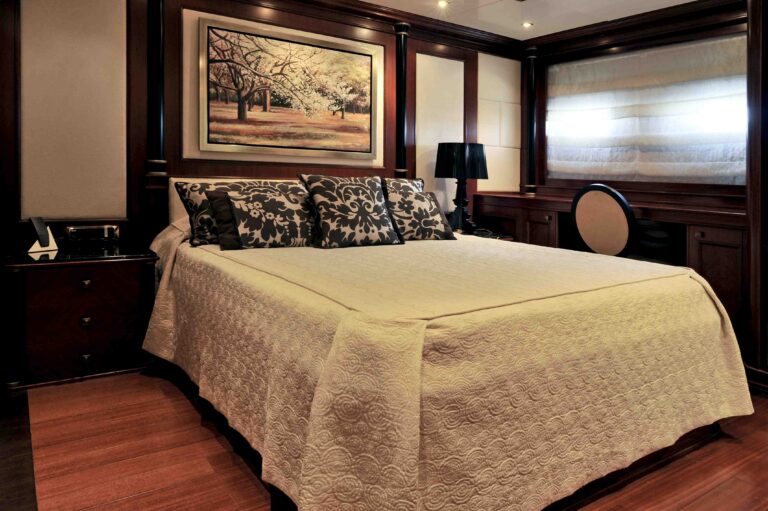 Guest cabin