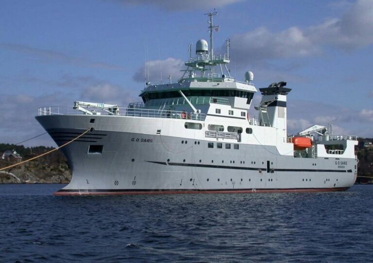 SARSEN Yacht
