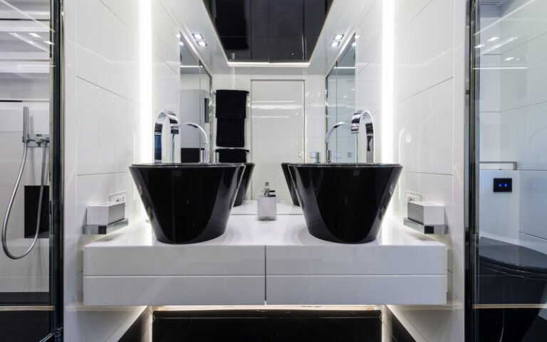 SEAFIRE Yacht - Bathroom